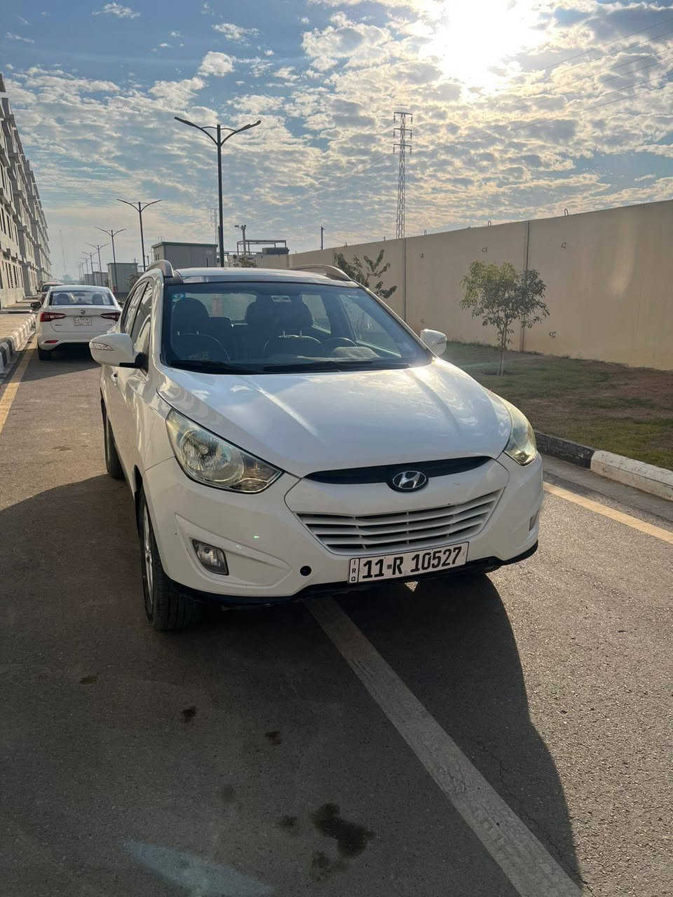 السلام عليكم من رخصه الادمن توسان مديل 2013 وارد خليجي مكفوله كفاله عامه من لغود وشواصي وايرباك فول موصفات مكينه 2000 دوش سياره ما بيه اي شي شغل وتطلع كير ومكينه جديد تخم تاير جديد ١٤٦ ماشيه تحويل ثاني يوم مكان بغداد زعفرانيه السعر 145 وبيها مجال اتصال رقم 0770 070 5111
