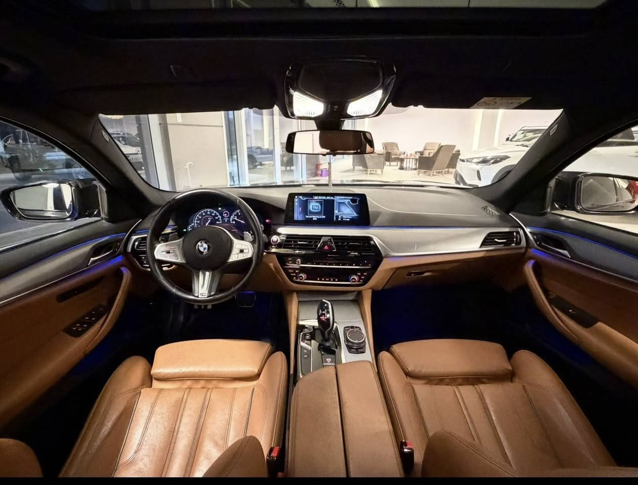 2018 Bmw 530 وكالة العروش خليجي
فول مواصفات 
داخل مشمشي و جلد
ام باكج بلادي
سلايد 
بردات خلفية و جانبية
ابواب شفط
كاميرات 360
ماشية :١٤٦٠٠٠km حقيقي
بيها جملغ امامي صبغ و شوية من البونيد بدون دواخل
لتواصل: ☎️ ***********
مكان السيارة السليمانية   كوردستان موتورز شركة برزاي دابان
