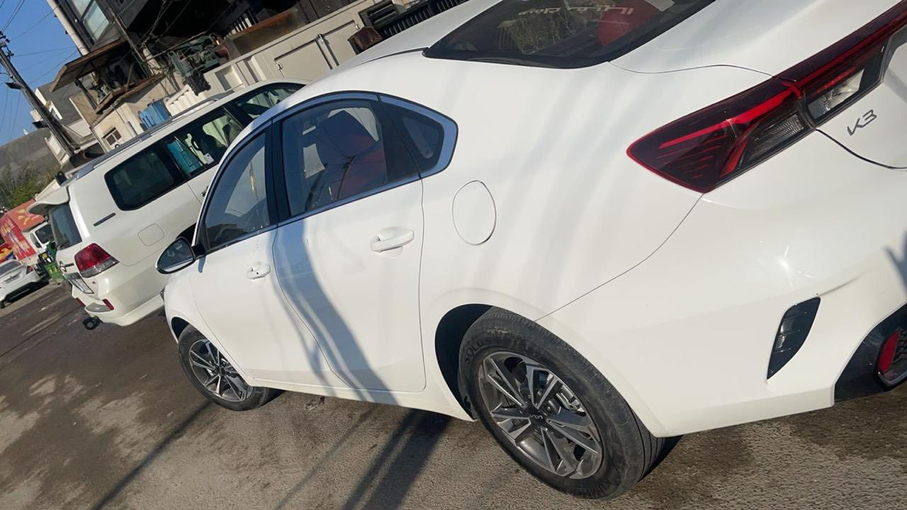 سلام عليكم K3  موديل 24 دبل نوزل مكفوله كفاله عامه من صبغ والبارد والرصعات والشخوط برغي ممفتوح بيه ماشيه 25500 كيلو قابله للزياده ب140 ومجال كلش قليل  مكان سيديه  ***********
