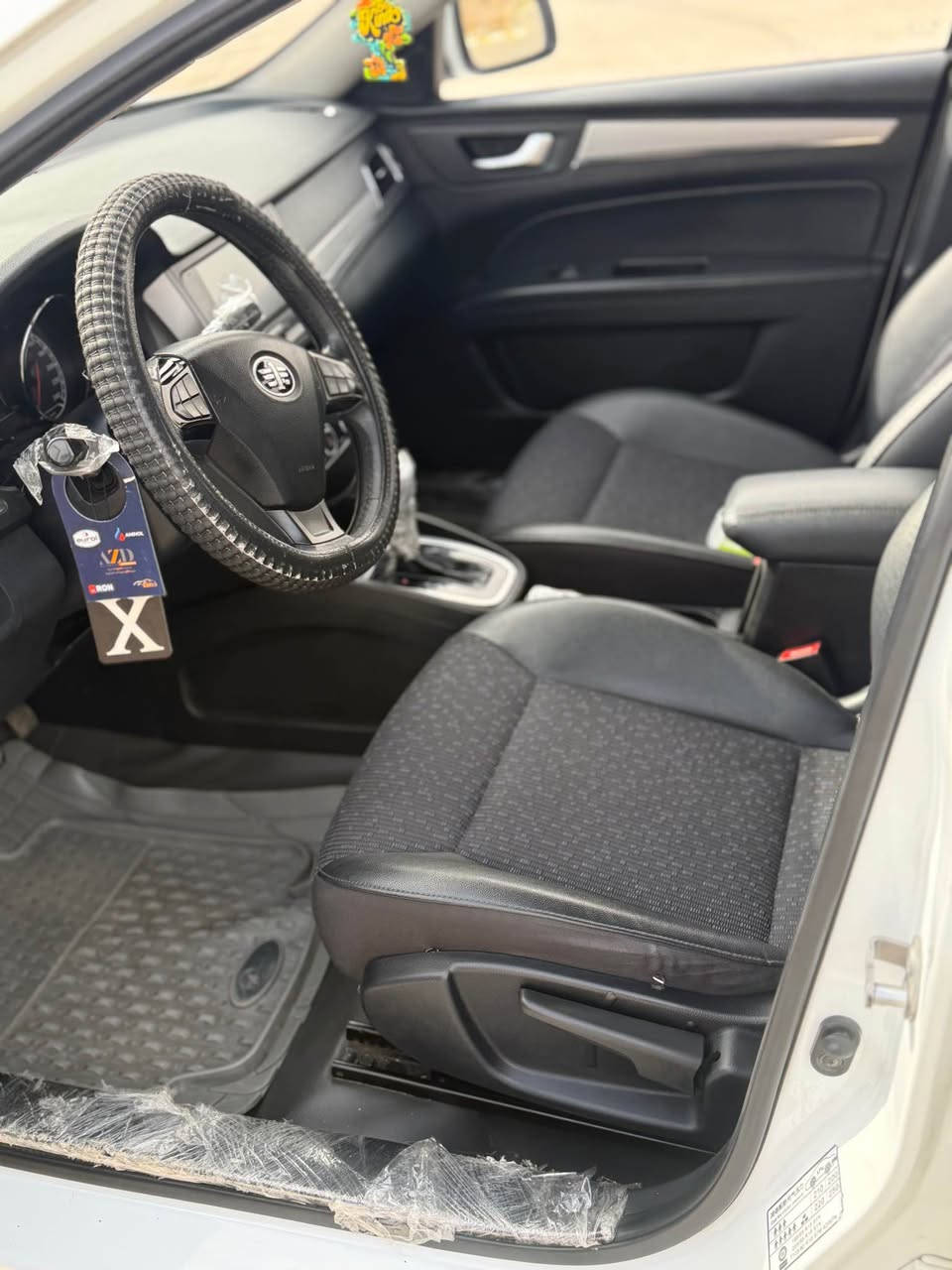 السلام عليكم. فاو 2018.  سياره كلش جديده ومواصفات حلوه. شاشه  وسلايت  كامره دواره  كشنات جلد ومخمل   محرك 16 زنجيل    محرك وكير بشرط بيها بطاقه بانزين.  بيها مكانين صغار صبغ بسبب شخط فقط  السياره بدون اي نقص كلش جديده.  سعرها 77.  عنوان كركوك *********** كركوك, العراق
