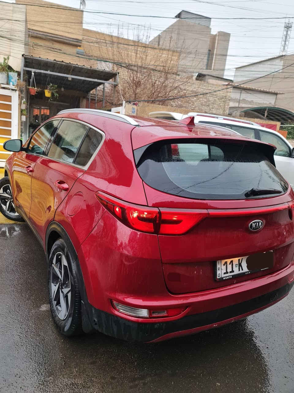 السلام عليكم
سبورتج 2017 للبيع وراد 
مكينه 2400 
كشن كهرباء
تسخين مقاعد
كشنات جلد 
تحكمات ستيرن 
الكير 3وضعيات قيادة 
تخم زنون اصلي + البلوجكتر 4عدسات
داخل لونين 
حساس تايرات
وباقي تفاصيل السبورتج معروفة 

كهربائيات السيارة كلها شغالة وخالية من المشاكل
ميكانيك السيارة كلة في حال جيد 
السيارة ما تصرف عليها دينار واحد كاملة من كلشي والحمد لله 

ماشية100

ضرر السيارة بامريكا  موجود بالصور 

  السيارة مابيها دواخل 
السعر 168$ وبيها مجال حك جيتك
عنوان السيارة بغداد الجديدة
رقم صاحب السيارة ***********
