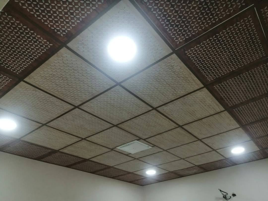 #لعمل كافة انواع السقوف الثانويه بأنسب الأسعار 
* شغل سقف عدل المتر 1500 (الف ونص) 
* شغل سقف ديكور طابقين المتر 2500(الفين ونص) 
* رقمي ***********
 #العمل_داخل_كركوك_وكذالك_محافظات_للمساحات_الكبيره
