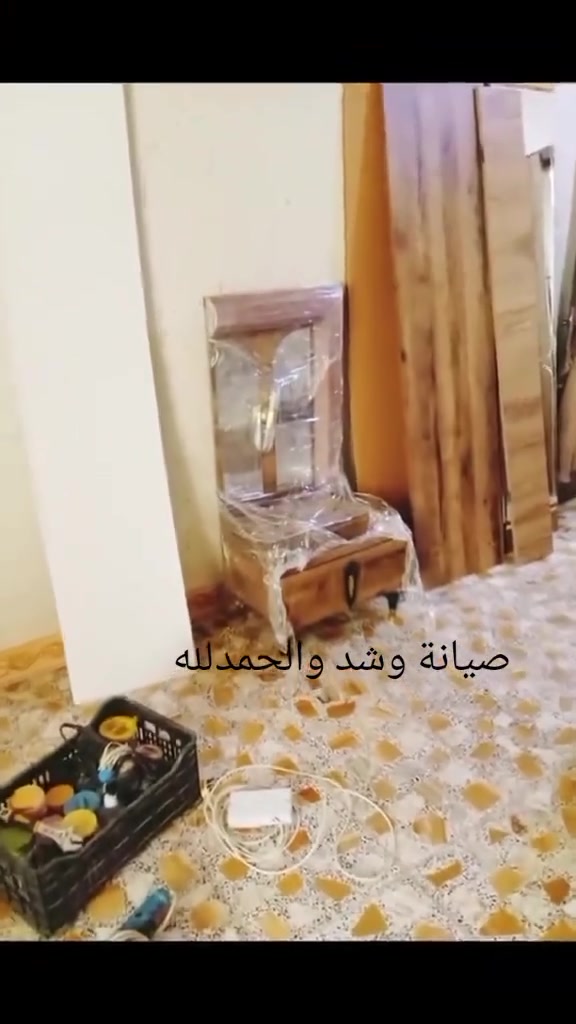 نجار متنقل داخل كركوك لفتح وشد وتصليح كافه أنواع الأثاث غرف تركي عراقي كنتور جربايه كاونترات اتصل واجيك للباب ***********
