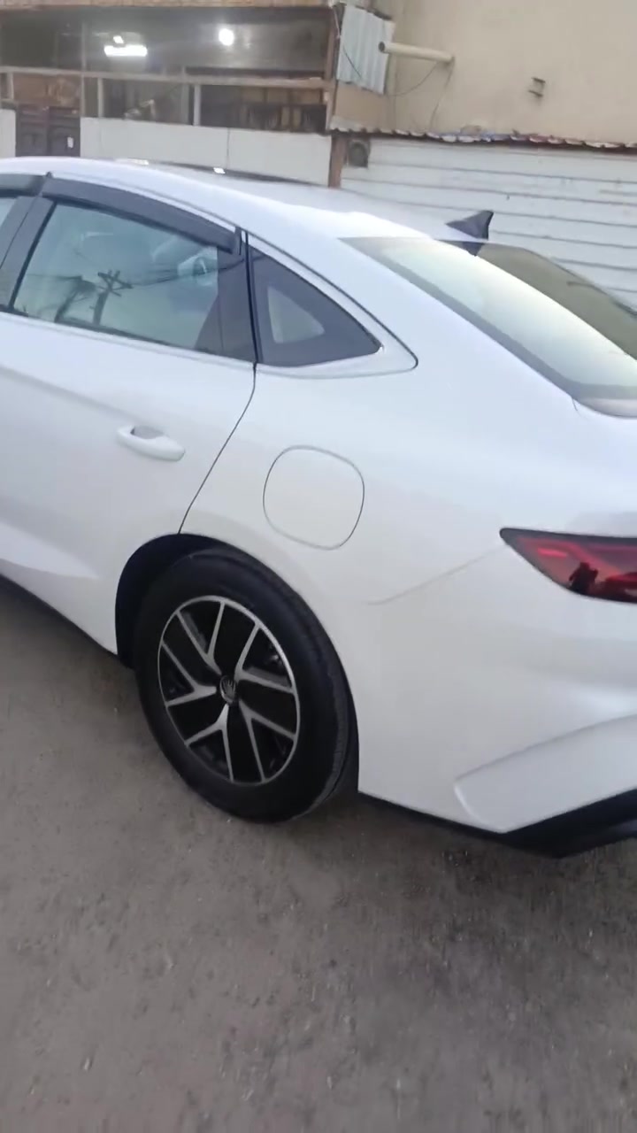 سلام عليكم ***********
-
- 
للبيع كن ال موديل 24 فتحة سقف داخل ابيض 5 كامرات داش كام بلادي شغال ارضيات بلادي معا الصندوك مغلف الجام والبجم حراري سبير وفلينة ماشية 7040 بسمي  تحويل ثاني سعر   25 أو 250  عنوان بغداد مدينه الصدر شارع الجوادر
