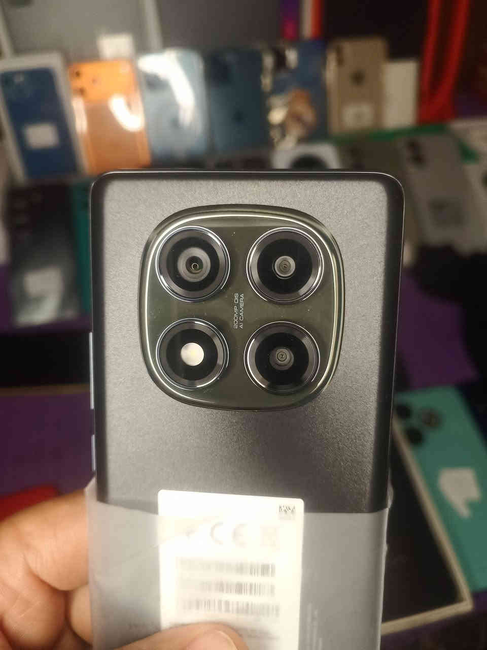 السلام عليكم شاومي نوت 14برو جديد مامستعمل السعر 280مكاني بغداد البياع
***********
