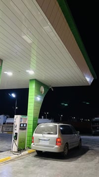 سيدونا ٢٠٠٥ للبيع ٨٣$ بيها مجال٠٧٨٢٩٧٣٣٥٦١