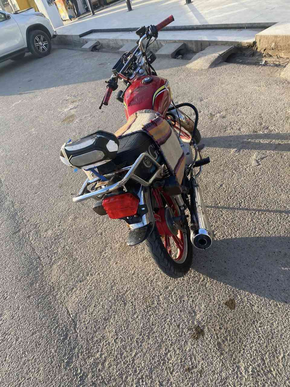 يبه الحلال للبيع 
سيفان ٢١ 
الدراجه مكفوله من البرغي للبرغي 
اوراق كامله العنوان كنعان 
السعر خاص 
رقم الهاتف ***********
