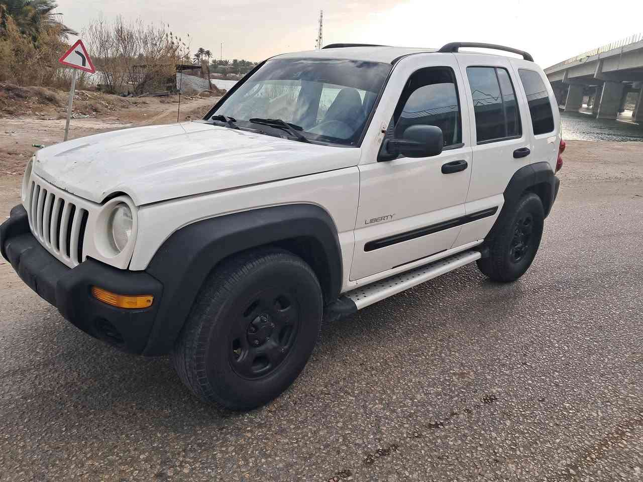 السلام عليكم من رخصت الادمن سيارة جيب لبيرتي موديل 2004 مزاد وزارة الداخلية السيارة كلش نظيفة بدون صبغ كير ومكينة مكفولات حدادية نظيفة تايرات جدد دواخلها جديدة كلش مكان السيارة بابل المسيب السعر 60 وبيها مجال للإستفسار ***********
