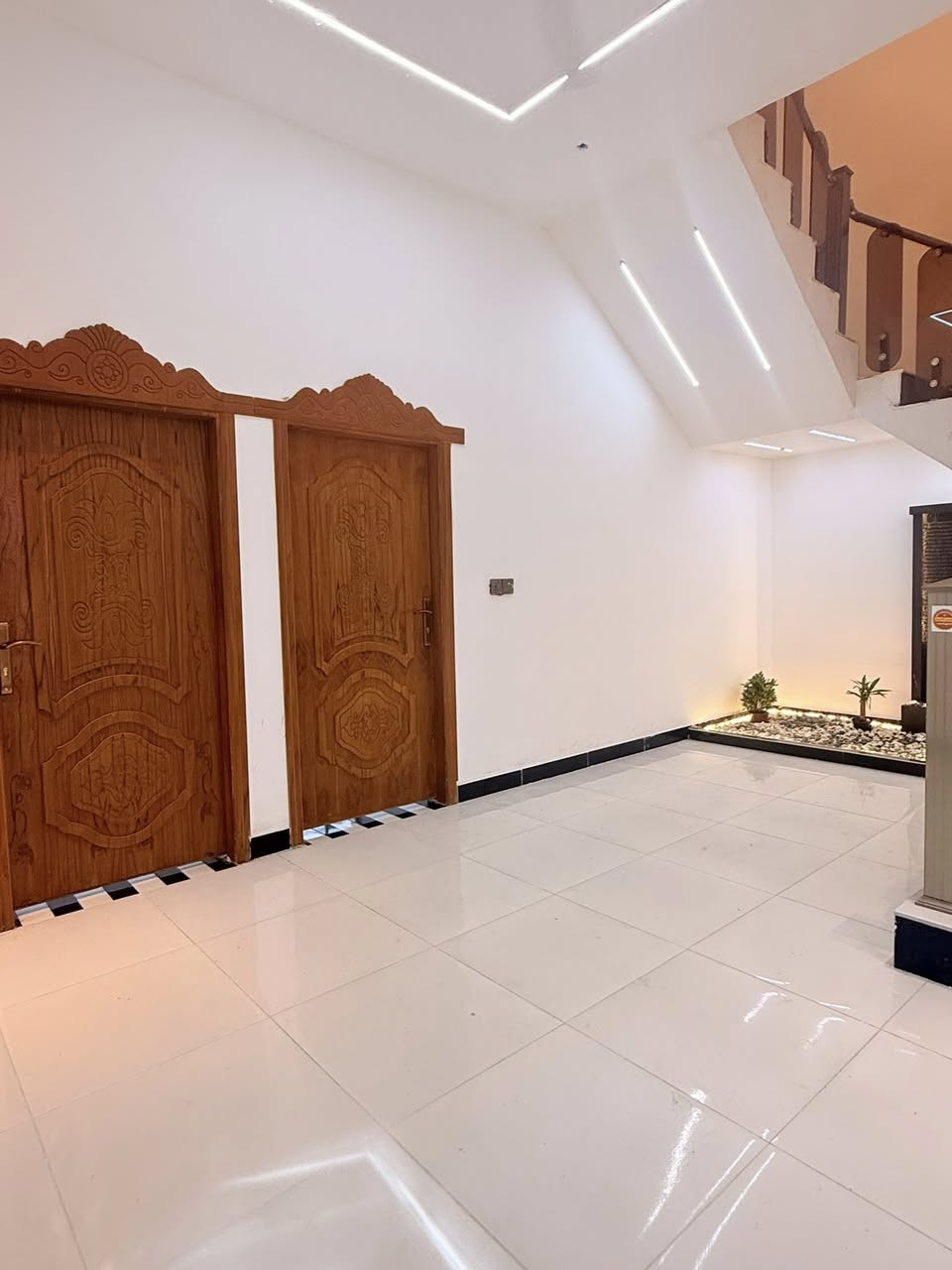 ‏ أحبتي المتابعين توفر سكن 300 متر قرب محكمة ابي الخصيب  ***********  السعر ((130 وبي مجال ))

يحتوي //على حدائق 2 وكراج كبير يسع سيارتين ￼

غرف 3 
صالة 2 
ديوان كبير  
صحيات داخلي وخارجي 

#عقاراتالبصره #شعبصيني_ماله_حل #مشاهيرتيكتوك #جنس_العقار #العقارات_للبيع #مشاهيرالعراق #مشاهيرفيسبوك #المطيحة #الجزائر #عقاراتي #احبكم
