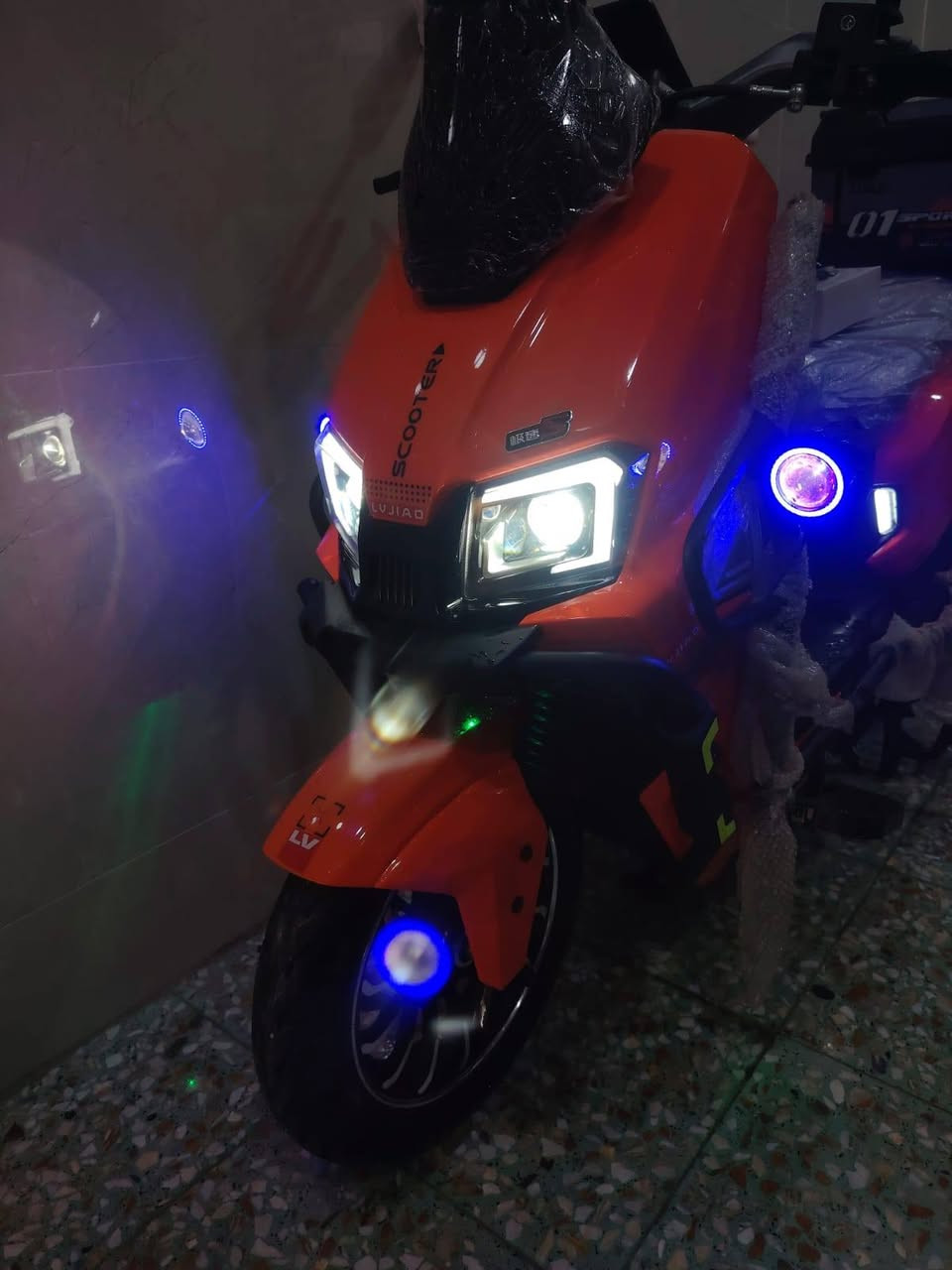 سلام عليكم ورحمة الله .
دراجه صاعقه مويدل 26. استعمال اقل اسبوع مكفول من الشخط 
6 بطاريات مسطره كرافين .
نظام تشغيل بصمه +كرت +سويج .
نظام 3 سرع .
سرعه 99. نظام رجوع لخلف R..
نظام P. بلوتوث صوت عالي .
السعر 1100.
مكاني ابو غريب مجاور مجمع بدور بغداد السكني .
***********
*********** متوفر واتساب
