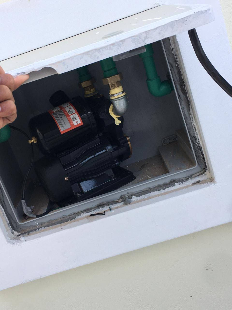 السلام عليكم منازل عدد 2 مساحه كل واحد 200
زراعي وصل طابو مكانهن ناصريه منطقه سبل ثانيه 
كل منزل يحتوي على 

غرفتين /صاله/ مطبخ حار وبارد/ صحيات داخليه وخارجيه / واستقبال / كراج سياره 

رباط كونكريت وبناء بلوك وسقف صب كونكريت 
وسطح اشتايكر

ملحقات /تانكي ماي 1000 لتر/ ماطور جحم وسط وكيزر وخلاطات ومغسله جاهز ع اخر حبايه تسكن كبل 
يوجد ماي / كهرباء / امبير /مدرسه / جيران منطقه متكامله 
***********
