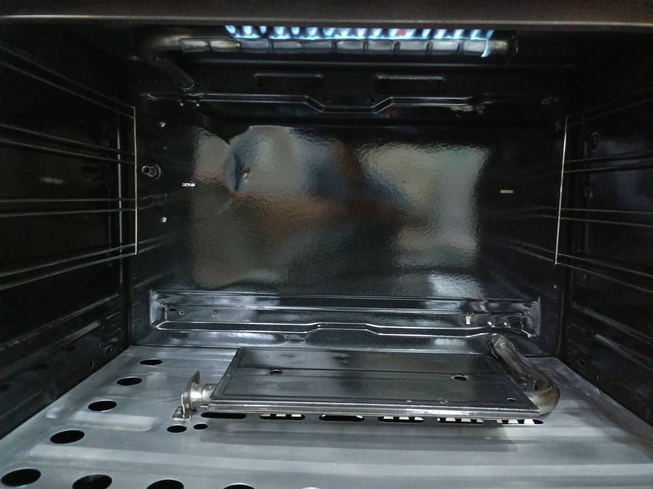 طباخ تكنوكاز مصري ستيل اخو الجديد حجم ٨٠ ×٦٠ كله شغال والفرن شغال (الفرن يشتغل مزدوج او منفرد حسب الرغبه)
بغداد الشعله *********** بيه واتساب 
السعر النهائي ٢٠٠ الف قفل واكو توصيل باجره
