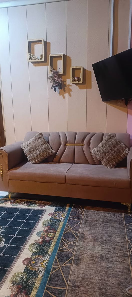 السلام عليكم تخم جديد كلش للبيع صار شهرين من اخذنا تسكام وقوي 8مقاعد ثنين كبار وكراسي ثنين من رخصت الادمن وافق الاستفسار ع الرقم ***********
