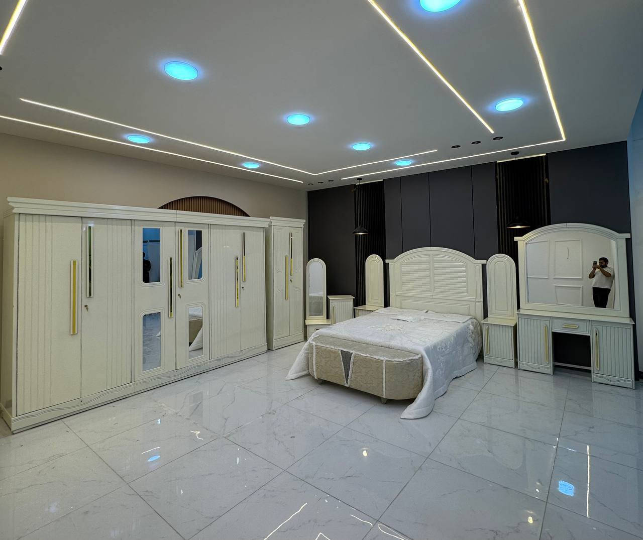 حصرياً الموديل الجديد والمميز
نجاره قتصاديه 🛌

متكونه من 9 قطع مميزه 

الكنتور ارتفاع 240 طول 320 

مع الزاويه مجموع الطول 4 امتار 

السمك الخارجي للغرفه 5 ملم انديف

والسمك الداخلي 3 ملم معاكس ابيض

السعر مليون دينار فقط 😍

سعر الشازلون الخزان 75 الف 

سعر الشازلون المقعد 50 الف 

متوفر توصيل وشد لكافة محافضات العراق 🇮🇶
#غرفة_اخشاب_صاج #غرف_نوم #ديكور_غرف_نوم #غرف_عراقية #عرسان_زواج


**إذا كنت صاحب هذا الإعلان وتريد حذفه لأي سبب، رجاءا أرسل رسالة إلى الدعم الفني**