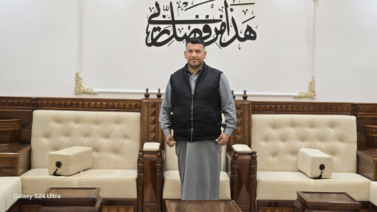 تصاميم تجمع بين الفخامة والدقة ✨
غرفة الجلوس مو مجرد مكان، هي مساحة تعكس ذوقك وراحتك.

من معمل الأخوه ضمان_10سنوات_لكافة_الموديلات، نحرص على تقديم موديلات مصممة بعناية، باستخدام أجود أنواع الخشب مثل الزان والصاج، مع إمكانية تفصيل المقاسات حسب الطلب واختيار الألوان والأقمشة حسب ذوقك — سواء كنت تفضل القماش المقاوم للماء أو القديفة الفاخر.

كل قطعة تنفذ بدقة لتناسب ذوقك الخاص وتضفي لمسة أناقة على بيتك.

📩 لمزيد من التفاصيل أو طلب تصميم خاص، راسلنا مباشرة مع صورة الموديل اللي يعجبك، أو تواصل ويانا على الأرقام التالية:
📞 ***********

📍 العنوان صلاح الدين قضاءبلد ناحية يثرب لصناعةالدواوين البوحشمه 
#أثاث_راقي #انور٠_للأثاث #تفصيل_حسب_الطلب #ديكور_منزلي #خشب_طبيعي #أناقة_البيت
