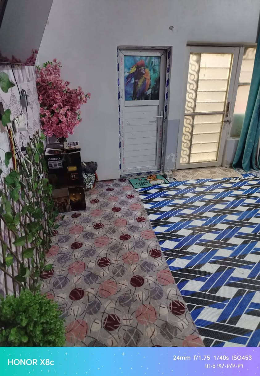 السلام عليكم دار 100 متر للبيع الواجهه 5:30 والنزال 19 شارع كربلاء نجف طريق يا حسينم عامود 187 يحتوي على غرفه وصاله ومطبخ صحيات داخليه وخارجيه ومساحه حوش ماي وكهرباء وتبليط السعر 18 مليون وبي مجال الشراي يتصل***********
