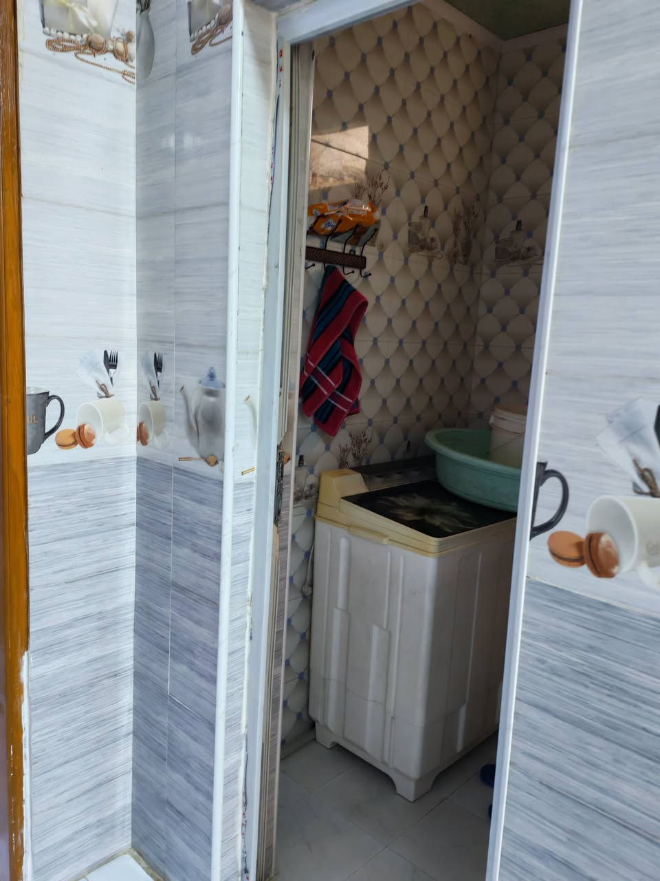 بيت مساحه75متر زراعي متكون من صاله واستقبال وغرفه ومطبخ وصحيات داخليه وخارجية حي ميسان سكله بفرع أنشاىيه أبو علي الرماحي نهايت الفرع السعر عل خاص ولاستفسار عل رقم***********
