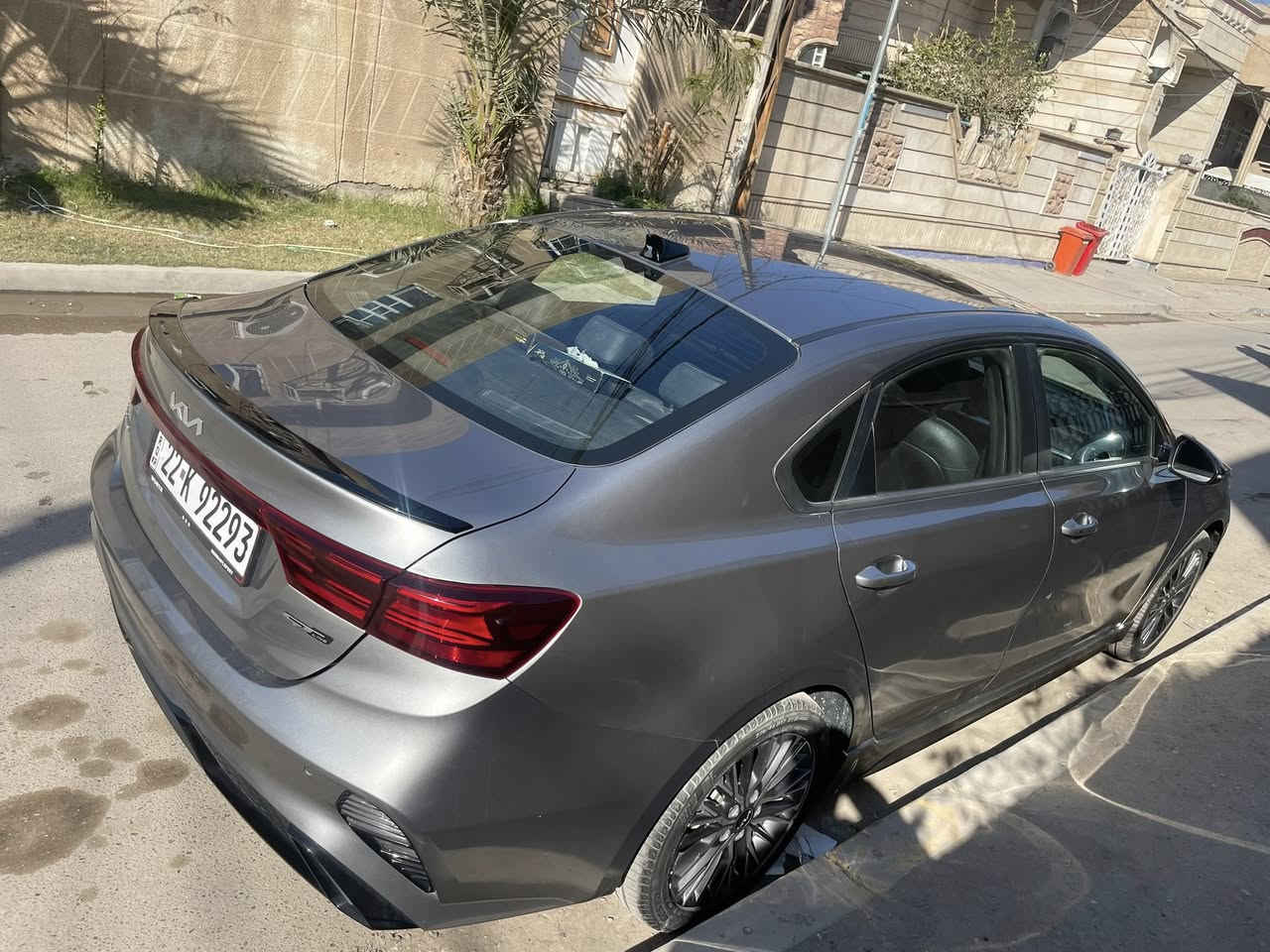 للبيع كيا سيراتو 2022 GT-Line خليجي فول مواصفات
السيارة نظيفة ومستخدمة استخدام شخصي

✅ خليجي GT-line
✅ فول مواصفات
✅ فتحة سقف
✅ شاشة كبيرة مع نظام ترفيه
✅ حساسات أمامية وخلفية
✅ كاميرا خلفية
✅ تحكمات ستيرن كاملة
✅ إشارات بالمرايا الجانبية
✅ مرايا كهرباء قابلة للطي(شفط عند القفل)
✅ تشغيل بصمة وعن بعد
✅ نظام ECO & SPORTS 
✅ تخم تاير جديد+ باتري جديد
✅ مكيف قوي وبارد
✅قطعتين تبريد 
✅ المحرك(1.6 turbo) والجير بحالة ممتازة

🔹 الممشى:85 ألف كم
🔹 رقم اربيل

⚠️ الملاحظات بكل أمانة:
٣ قطع صبغ 
حادث وسونار موضح بالصور

📍 مكان السيارة: بغداد/ الغزاليه
💰 السعر: 166 بيها مجال بسيط جداً

📞 رقم الهاتف:
+964 7760262244


**إذا كنت صاحب هذا الإعلان وتريد حذفه لأي سبب، رجاءا أرسل رسالة إلى الدعم الفني**