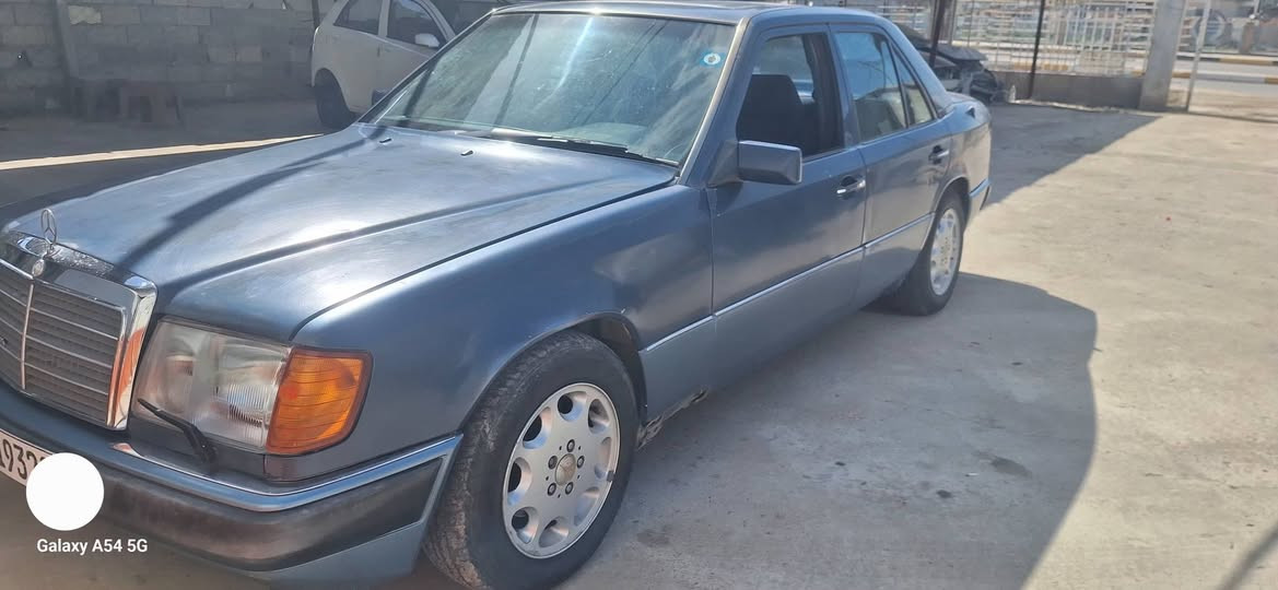 السلام عليكم
مارسيدس دب بأسمي 
 موديل 91 بلاد للبيع بدون صبغ رقم بغداد  
كير ومكينة بطه ممتازات 
صدر جديد تخم تاير السعر 67$ وبيهة مجال 
مكان السيارة ديالى بعقوبة 
***********
