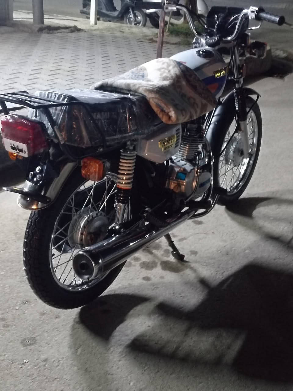 دراجه للبيع 21 اصلي بس مكينه انتنس القديم مو الجديد للبيع سعر خاص. 
***********
