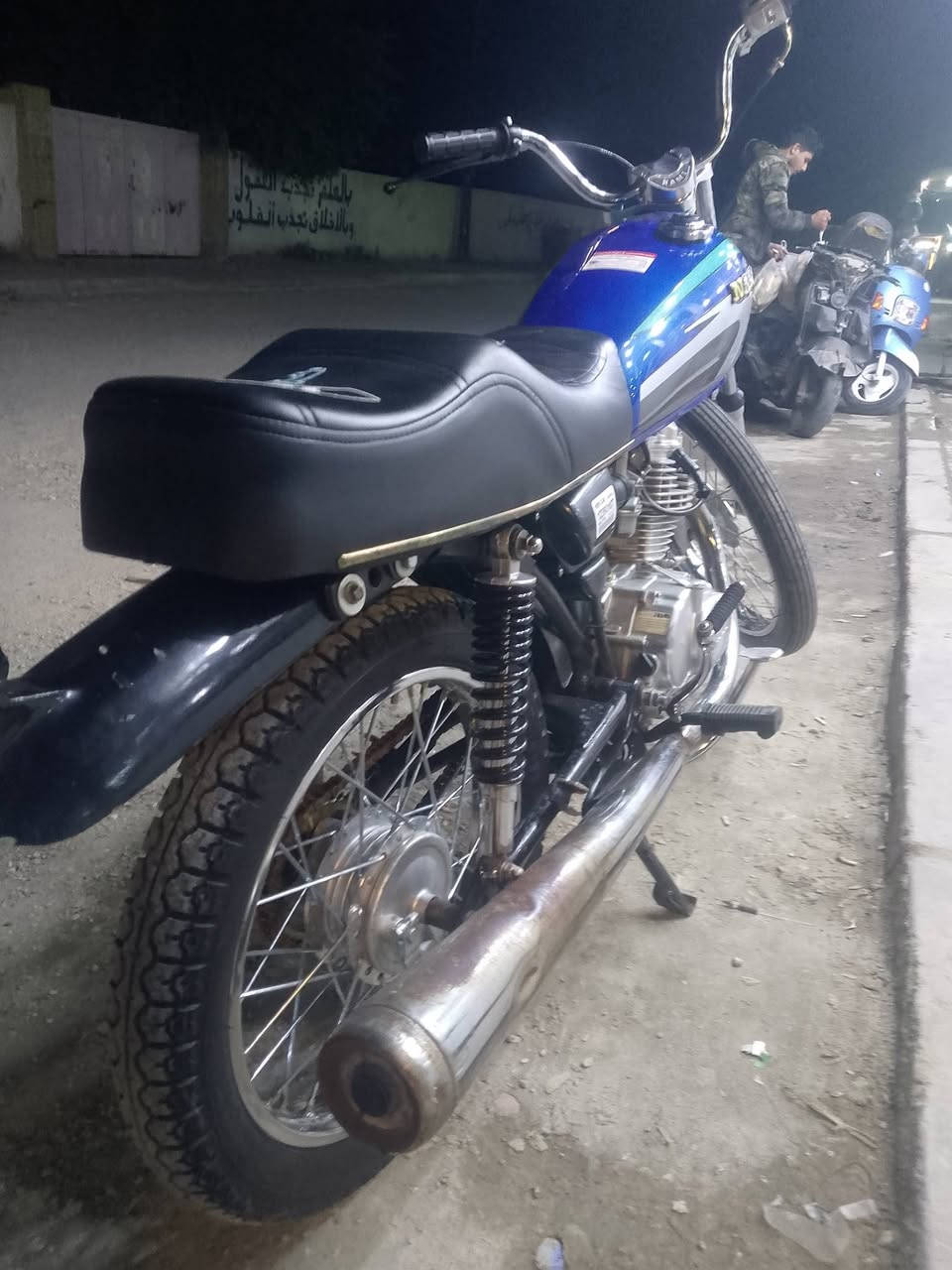 سلام عليكم للبيع اربعه كير اوراق اصولي وكيله العارضي تعمير 24 وشاصي 13 برفاز محركه ايراني اصلي مافتوح شلعه ومعدل تخبل سعر خاص مكان النجف الاستفسار ***********
