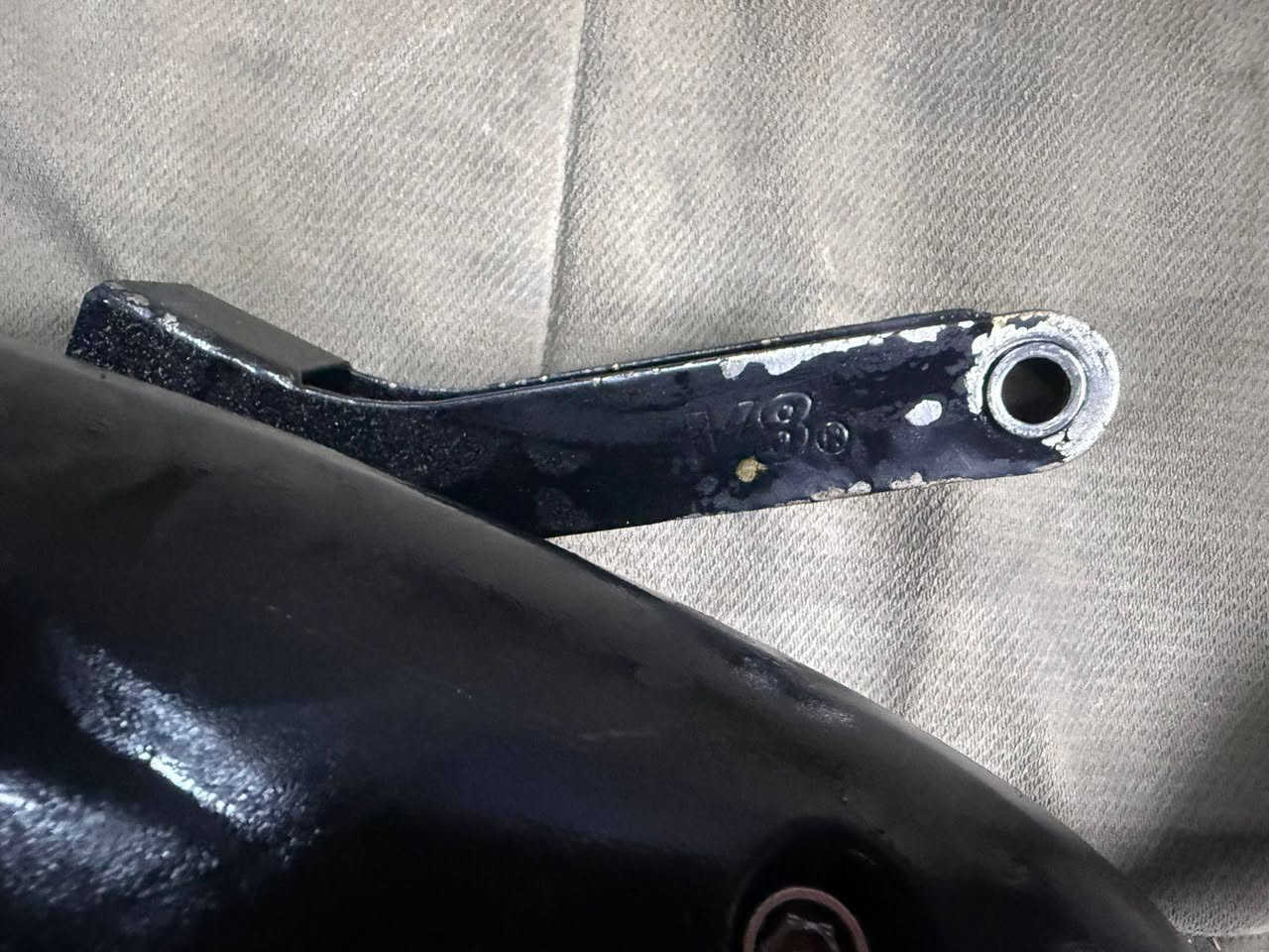 وين الي يدور صالنصة مختلفة 🤪
مظمومة صالها سنين 
الي يدور صوت ناصي لا يراسلني 
مكاني بغداد الحرية توصيل موجود لكل المحافظات 
***********
