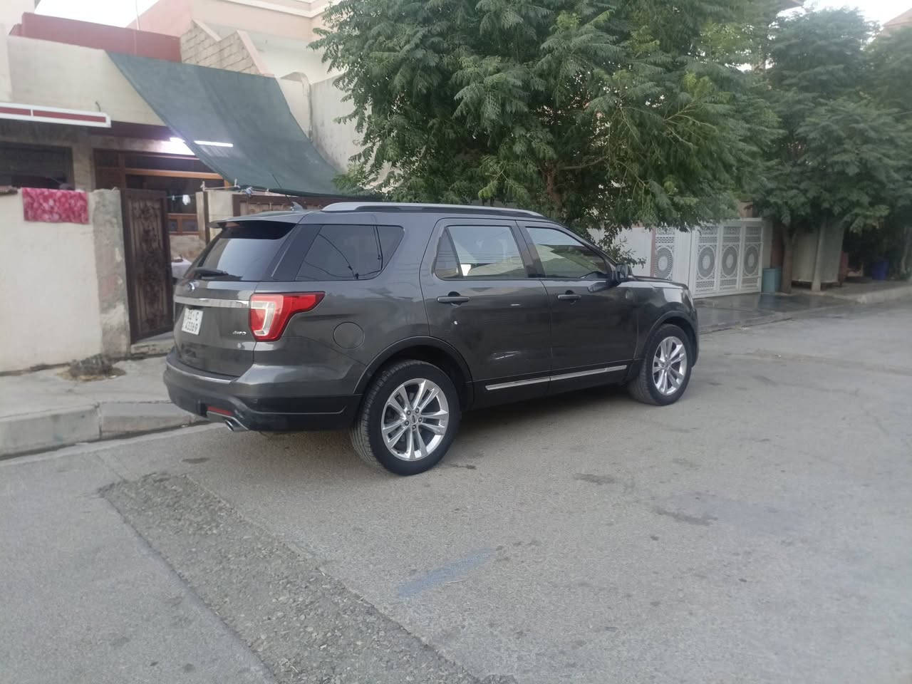 Ford: explorer
مۆدێل 2018
یەک پارچە بۆیاخ 
فول فول مواسەفات xlt
مەکینە 6 پستن 
بەسمە

دەبڵ ئەکسل
کوشن جلد
سێ ڕیز کوشن
تبرید مەرکەزی
ڕادار 
خەتی جادە 
حاسەی پێشو دواوە
پانۆڕاما
سەنەوی 2031
بەناوی خۆمانەوەیە
کارتی بنزینی هەیە
***********
***********
