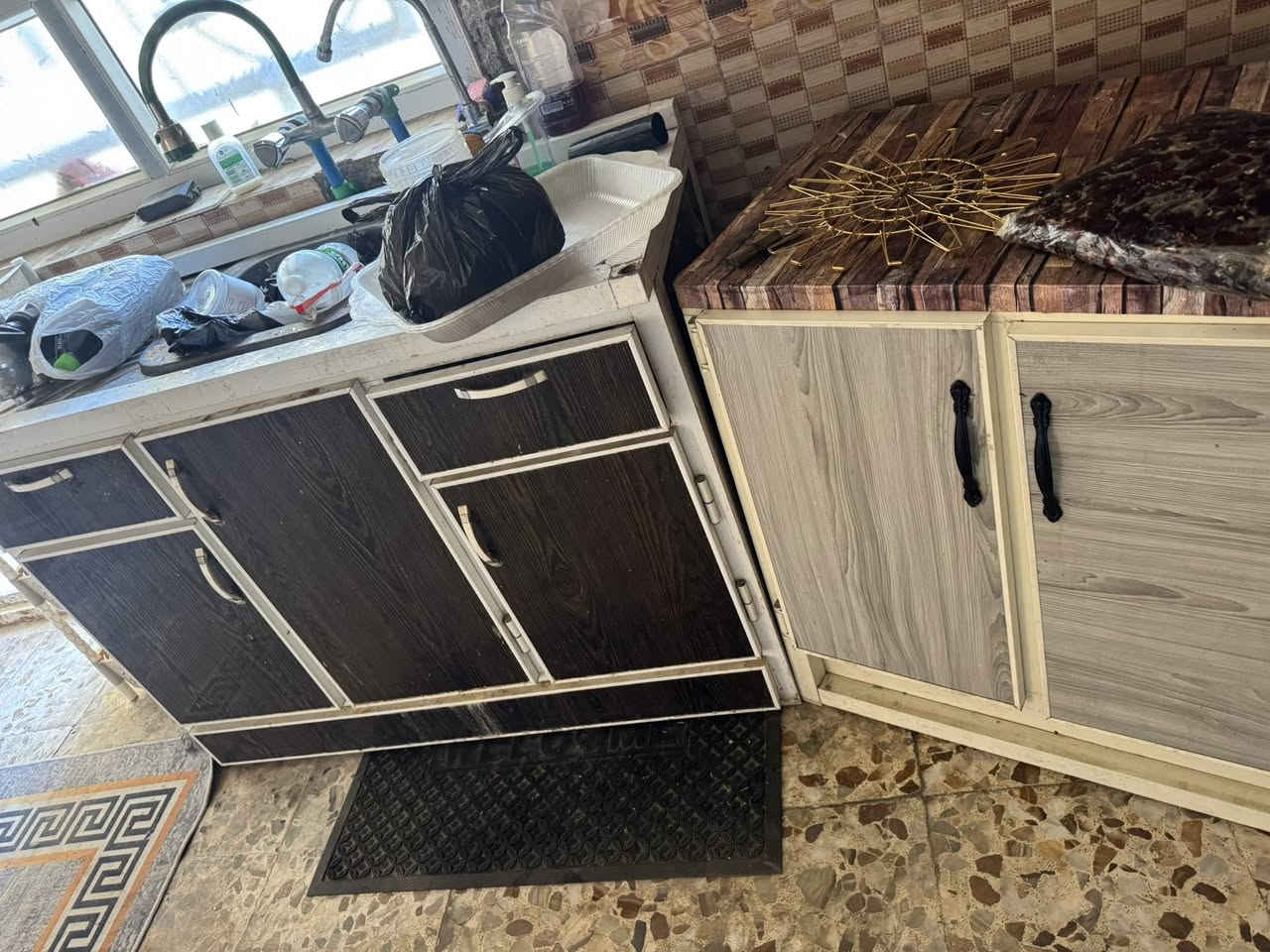 سلام عليكم كاونتر لبيع مع ميز طعام السعر ١٧٥مكاني ***********
