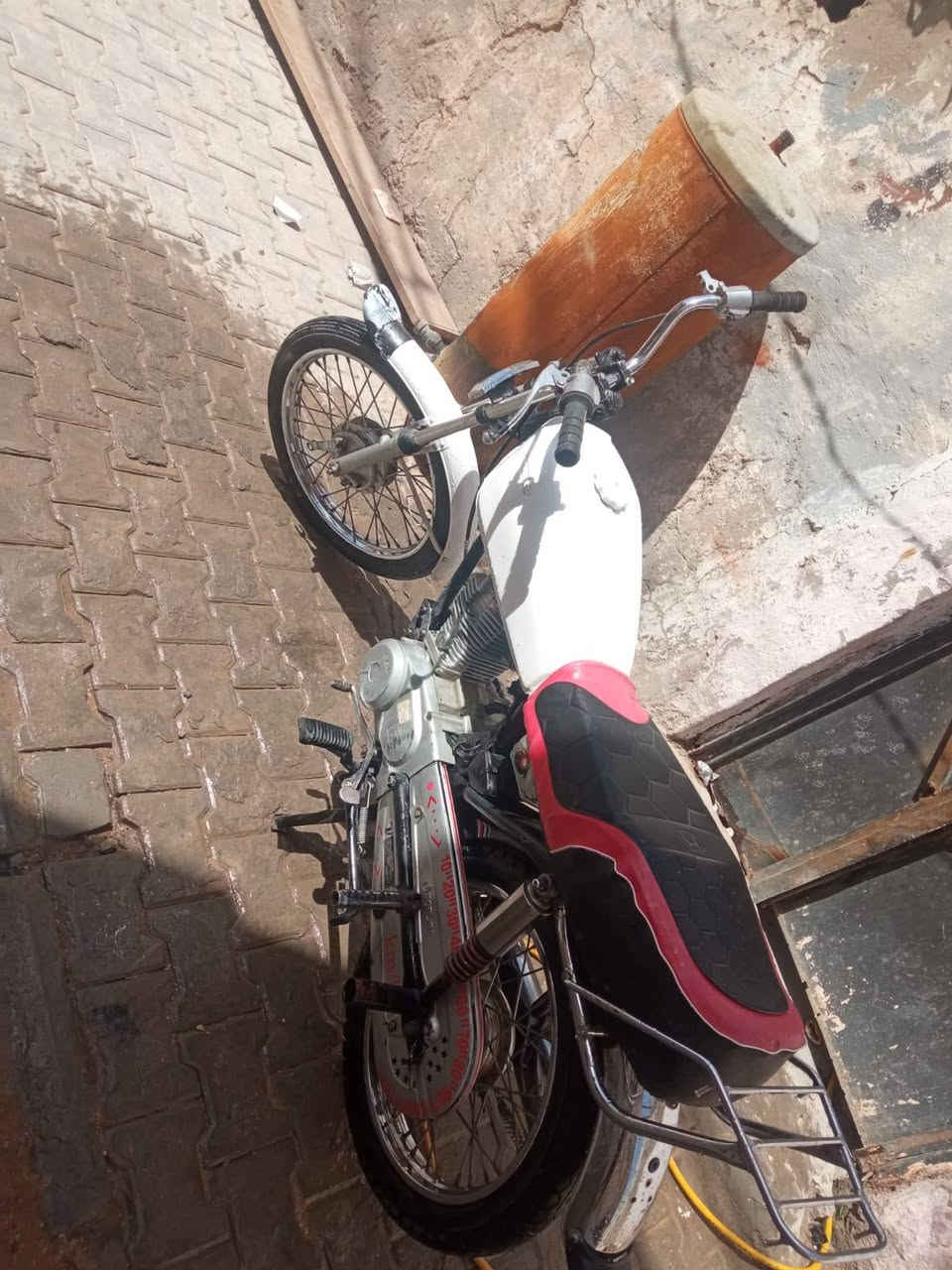 سلام عليكم دراجه نضيفه  سعرها 250 لي يريدها يراسلني ع هاذا رقم ورقم بي واتساب ***********
