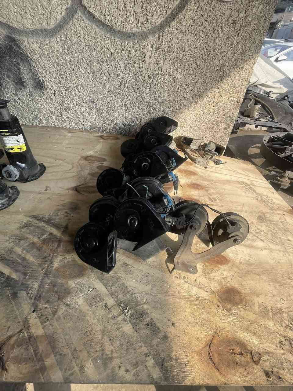 يتوفر  هورن فيام اصلي وكاله GM تريل بلايزر و جمسي إنڤوي 
كامل مع القاعده و الفيشه 
للحجز و التواصل على الهاتف ***********
تتوفر خدمه توصيل جميع المحافظات
