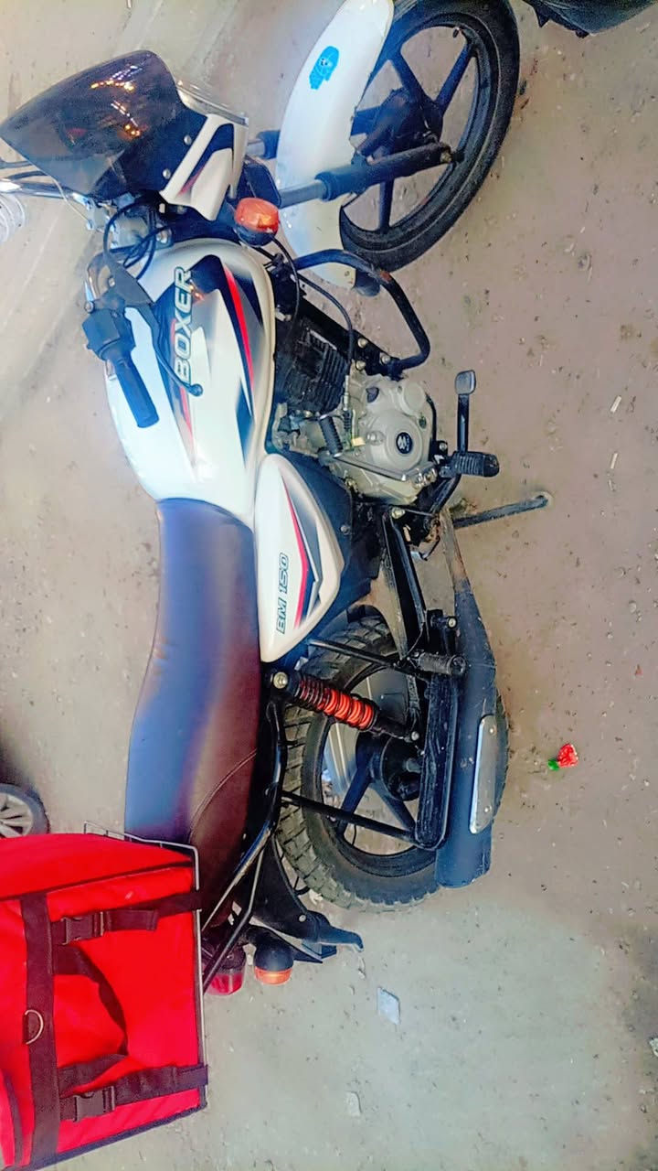 سلام عليكم دراجة بوكسر كلاسيك عارضه البيع موديل 2023طالعة بل2025دراجة جديدة مال رمبة
السعر واحد أو ثمنمية ملاحظة دراجة أصولي بيهة كمرك ماصارلي خمست شهر من منزلهة الرقم***********
