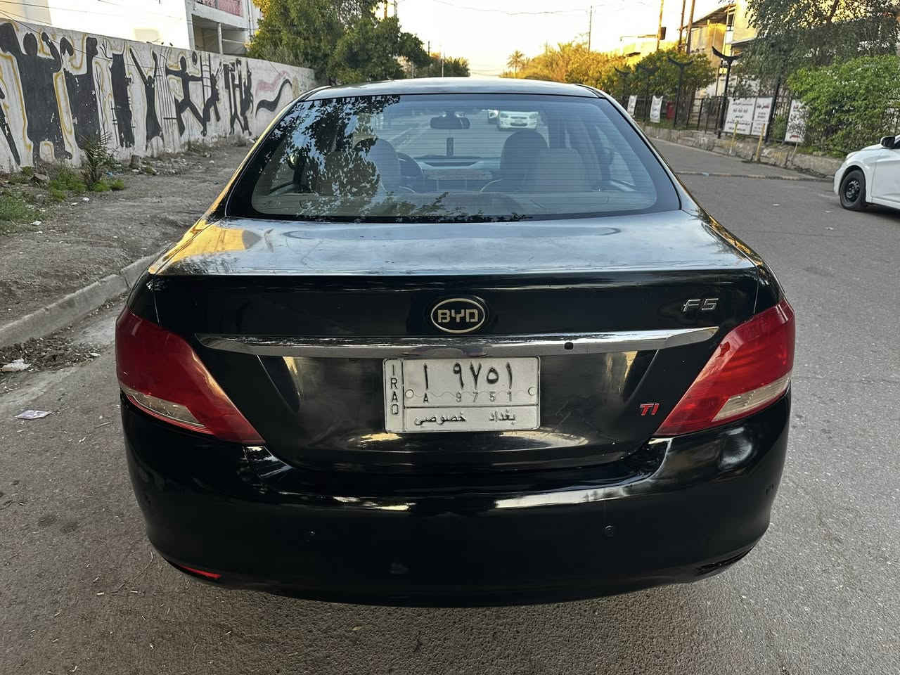 ***********
بي واي دي f5 موديل 2014 محرك كير تيوتا كورلا بيكاجو 1800 المرغوب السعر 60 ورقة  سيارة محرك كير تبريد تدفئة غرفة كله جديد رقم  بغداد مشروع وطني تحويل مباشر سنوية جديدة سيارة بيها صبغ مكانات قليلة بصمة كشنات جلد شاشة كامرة فول تحكم ستيرن حساسات خلفية المكان السيارة  الصليخ ال ٦٠٠ للاستفسار هذة رقمي ***********
