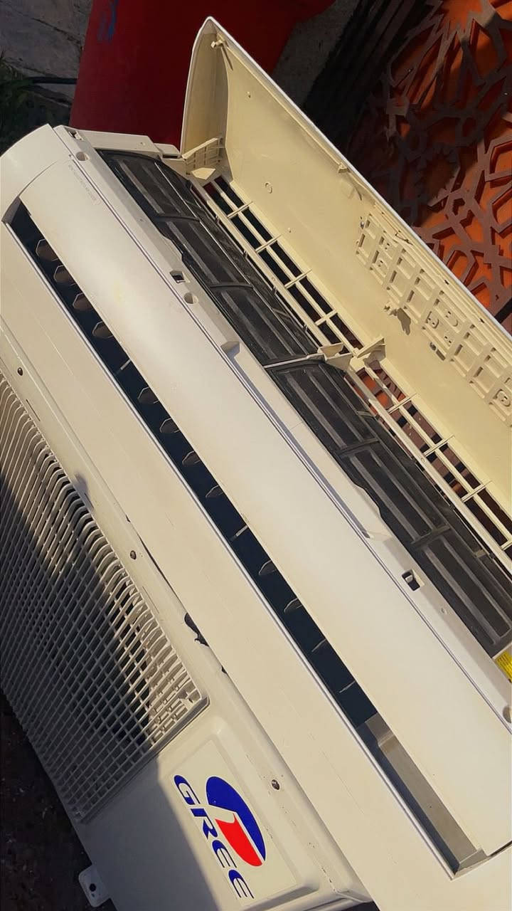 السلام وعليكم اخوان للبيع سبلت نوع كري الاصلي  2 طن غاز مفول وعل فحص نفخ نضافه90/100 احلى من الصور بهواي كفاله من فتحت البرغي تبريده ثلج ❄️☃️🧊+ تدفئه 🔥🐦‍🔥❤️‍🔥 كامل ملحقاته بواري جدد وايرات ريمونت حديده السبلت غازه مالت الشركه مقفول بي مغسول وجاهز  جيب وشد السبلت تجي تاخذة من باب بيتي وياه ضمان على الفحص كامل مكمل راديتراته صفر بعدهم الكري  معروف بتبريده ودفعه القوي
السعر : 400 وبي مجال 
الموقع : بغداد شارع فلسطين
للاتصال : ***********
