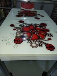 ميز طعام • بدون كراسي • بيه مجال