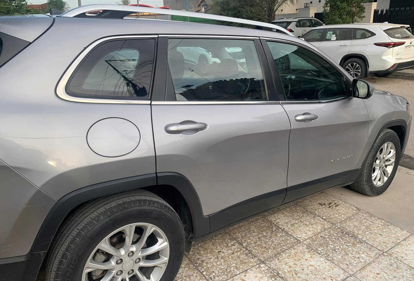 جيب بزون 2019 للبيع وارد امريكي
الحادث مربع صغير مقدمه البنيد (شباك البنيد) والدعاميات الامامي والخلفي بامريكا + ضربه بسيطه بالجاملغ الامي جهة السائق (بغداد) الصوره موضحة بالمنشور
مكفوله البدنه والشاصي وايرباك كله سليم بلادي
محرك 2400
ماشيه 101 الف ميل
رقم بغداد مشروع وطني باسمي
143 ورقه 
للاستفسار ***********
