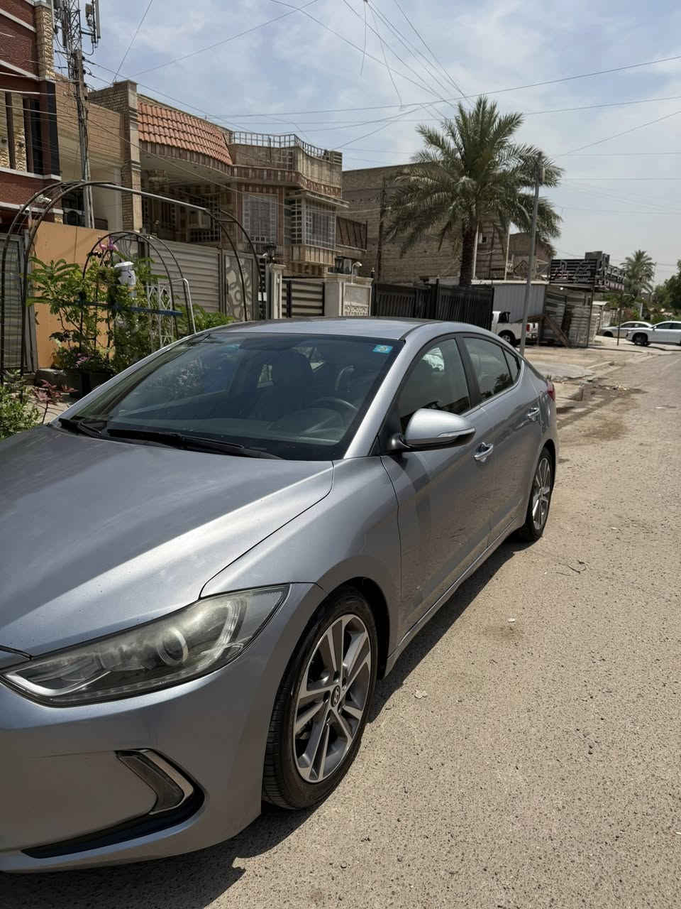 النترا 2017 لمتد (فول مواصفات) وارد امريكي
مكينة 2000 دوش
حادثهة من امريكا دعامية واصبع من البنيد والصور موجودة
3 وضعيات قيادة
تدفئة كشنات
مثبت سرعة
اشاير مري
وهواي مواصفات معروفة بالفول
السيارة ماشية 91 الف ميل
مكينة وكير سليمات وخير من اللّٰه
بيهة 3 ملاحظات موجودة بالصور (كسر خفيف بالدعامية، رصعة خفيفة بالباب الخلفي ممبينه، الدواسة بيهة ضربة) اما بقية الامور ف السيارة كلين مابيهة لا بارد ولا صبغ السيارة هزتهة جديدة وسنوية لحد 2031
مابيهة اي نقوصات وخير وبركة
السعر 130 وبيه مجال بسيط
***********
