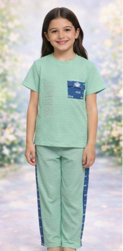 تراك بناتي خامة كريشة

قياس (15-16-17 )
5-8 سنة 
ب52 الف 
———-
قياس 18-19-20
يلبس 9-12 سنة 
ب62


**إذا كنت صاحب هذا الإعلان وتريد حذفه لأي سبب، رجاءا أرسل رسالة إلى الدعم الفني**