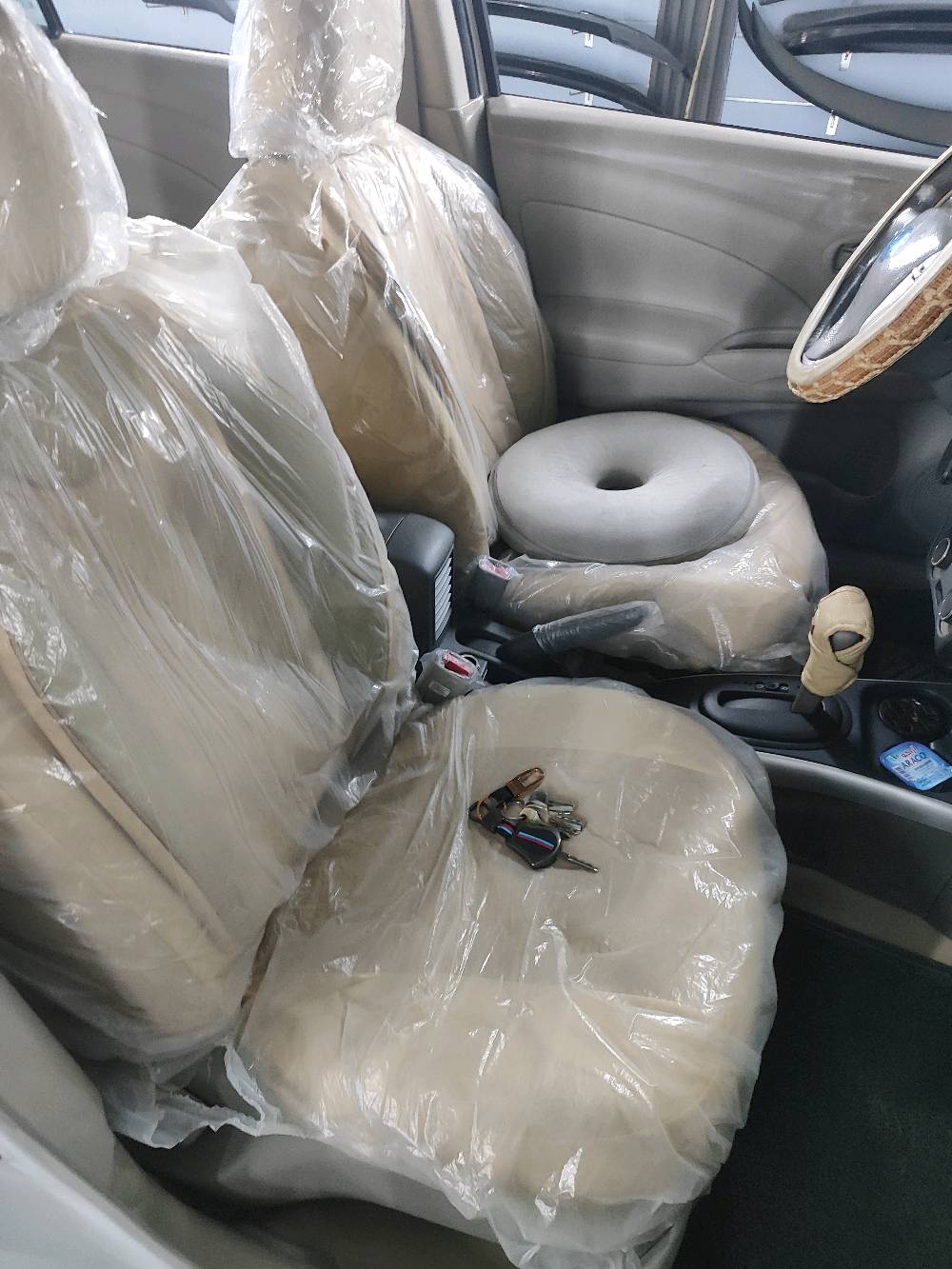 السلام عليكم 
للبيع سني مصري بعدها بحالة الضمان موديل 2025 رقم اربيل بأسمي
هزة لل2027
ماشيه 25500 كفاله من الصبغ 
بيها رصعة بالدعامية الامامية
  اربع جام كهربائي
 تحكم ستيرن جهتين
 شاشة جكسارة
 دوشمة ارضيات و كشنات
 ابواب مغلفة بالنايلون
تبريد قطعتين
اشارة بالمري
سبير منازل
كبات بعدها مطبكة
جنح جنطة
حساسات خلفية
كل الملاحضات موضحات بالصور 122$
 للتواصل ماسنجر فقط
مكانها بغداد / المشتل