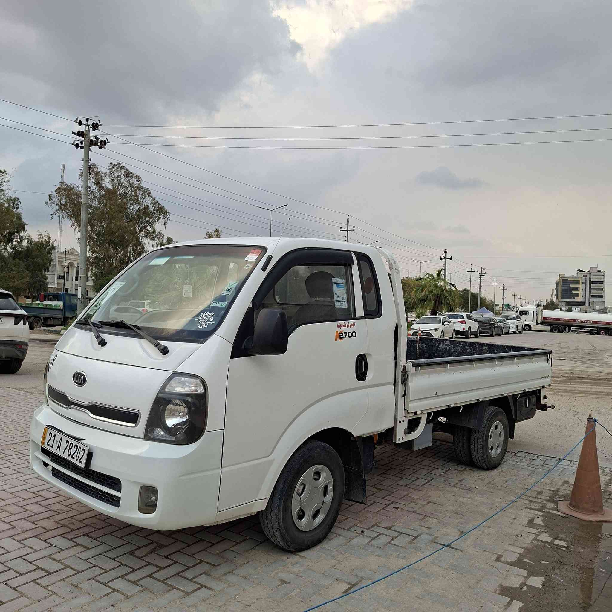 کیا بار 2700 بۆ فرۆشتن دۆدێل 2013  سوچ کنتڕۆڵ بێ بۆیا تۆزی کارتی هەیە و بۆنیدەکەی کراوەتە ڕەش بێ ناو گرتن 
بەشەرتی مەکینەو اکسل  هەمو گیانی 6تایەی تازە  بەشەرت بێعەیبو مەزبوتە 
***********
