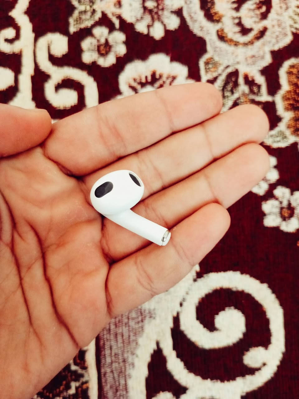 ايربود ابل للبيع سعرة 75 وبي مجال انت تجي تاخذه للستفسار هذا الرقم*********** بي واتساي
