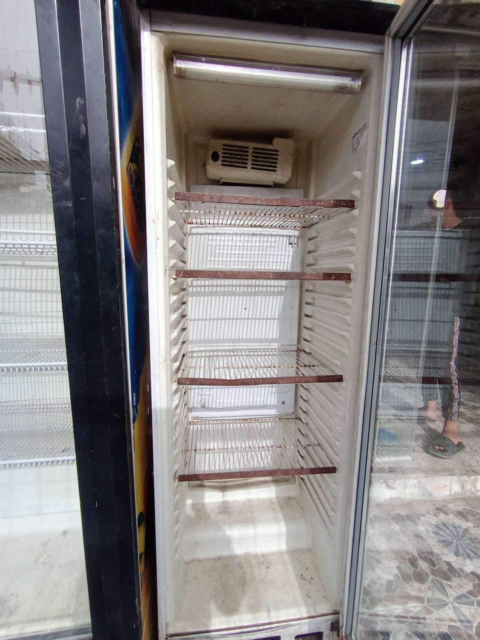 للبيع السعر ٤ثلاجات الوحده ٢٧٥ الي يريدها اتصل علا رقم ***********
