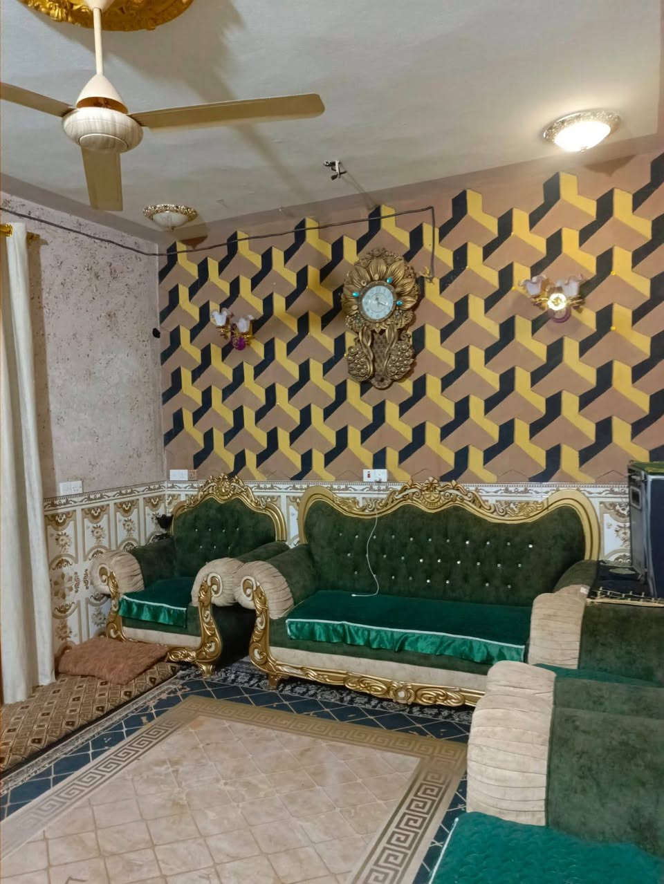 البيت البيع المساحه 100مربع طابو زراعيه سند 25 بهرز حي شرطه ***********
