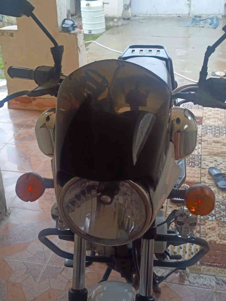 سلام عليكم مكلف بالنشر بوكسر 2020 أوراق اصولي شرط الترقيم الدراجه مكفوله كلشي بيه شغال لايت زنون الدراجه ناقصه بس سايق سمعات امبيثري لون أبيض لدارجه جديده السعر 925 وبيه مجال قليل تواصل ***********
