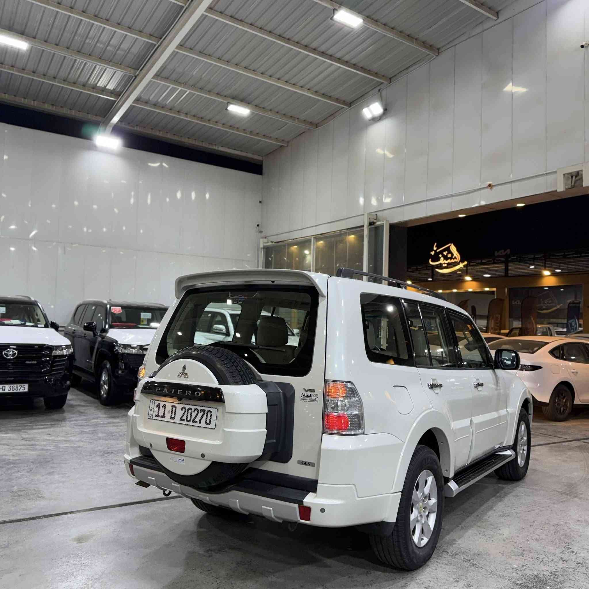 السلام عليكم
ميتسيوبوشي باجيرو  2011 

مكفولة كفالة عامة 

عدا بارد بكد شبر 

السيارة ماشية 128 الف كم 

فول مواصفات 

محرك 3500cc 

هزة سنوية كلهة جديد 

السعر 16,200$  بيهة مجال بسيط 

مكان السيارة بغداد 

للتواصل على الرقم 

***********
