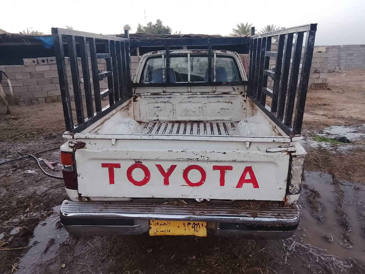 السلام عليكم تيوته 1989 مكفوله من صبغ ومكينتها علشركه خير من الله كير شركه
المكان واسط الشحيميه 
اتصل وبيك خير وددلل ***********
السعر 43 وبيها مجال للطيبيت
