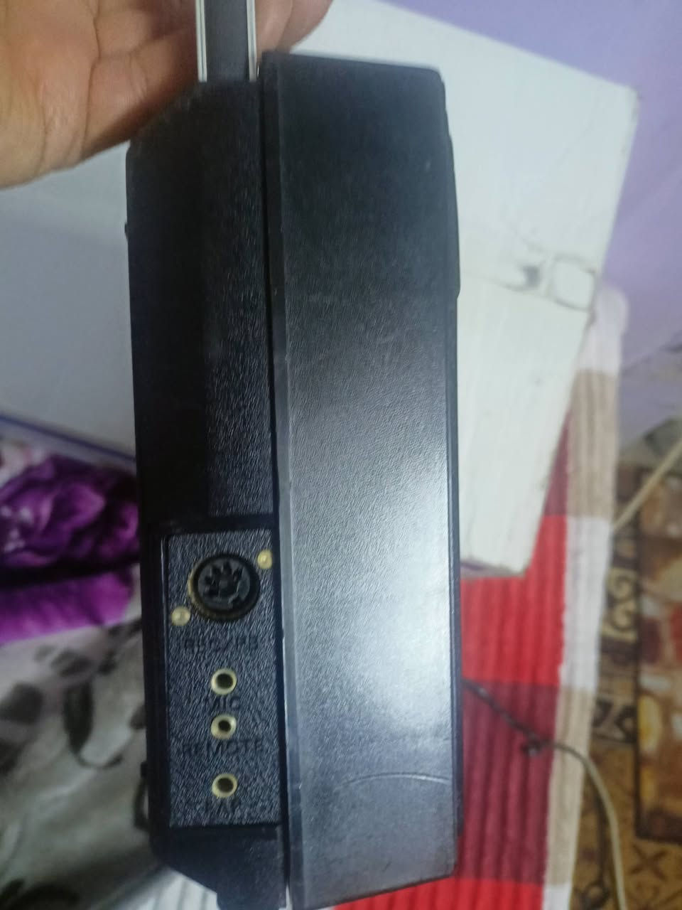 السلام عليكم راديو ومسجل نوع اليزابيثان ياباني انتاج السبعينات جهاز استعمال قليل راديو إف ام ومتوسطه شغل وتسجيل واطفاء ذاتي جهاز روعه بالعمل ***********
