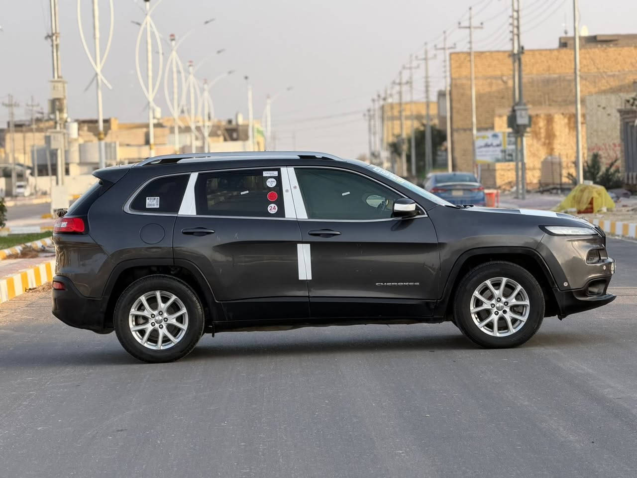 للبيع والمراوس جيب بزون م 2017 وارد امريكي حره تحويل بسمي مشروع وطني
ضرر جاملغ وبنيد وباب صبغ مواصفات
شاشه كبيرا كامرا دوار بلاجكترات لايت 
زنون مكينه 2400 مكفوله السياره جاهزه
الاخير المكان ذي قار مركز السعر 118 وبيه 
مجال الاستفسار النتصال ع رقم ***********
