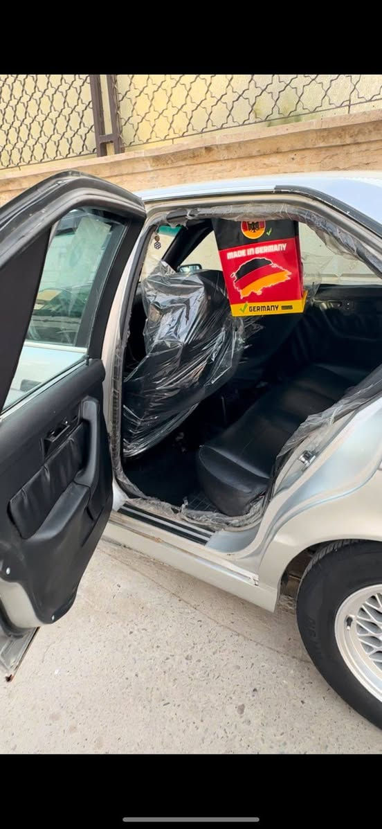 سلام عليكم
BWM للبيع 
موديل 1992✅📦
كهربائيات كله شغال ✅
مكينه 520 Ai📦
أربع جامات كهرباء 
داخل جلد 📦✅
صدر امامي وخلفي جديد 
تايرات جديد 
دفتر بانزين بي ✅
عنوان كركوك 
شارع قدس 
***********
سعر خابر و تدلل
