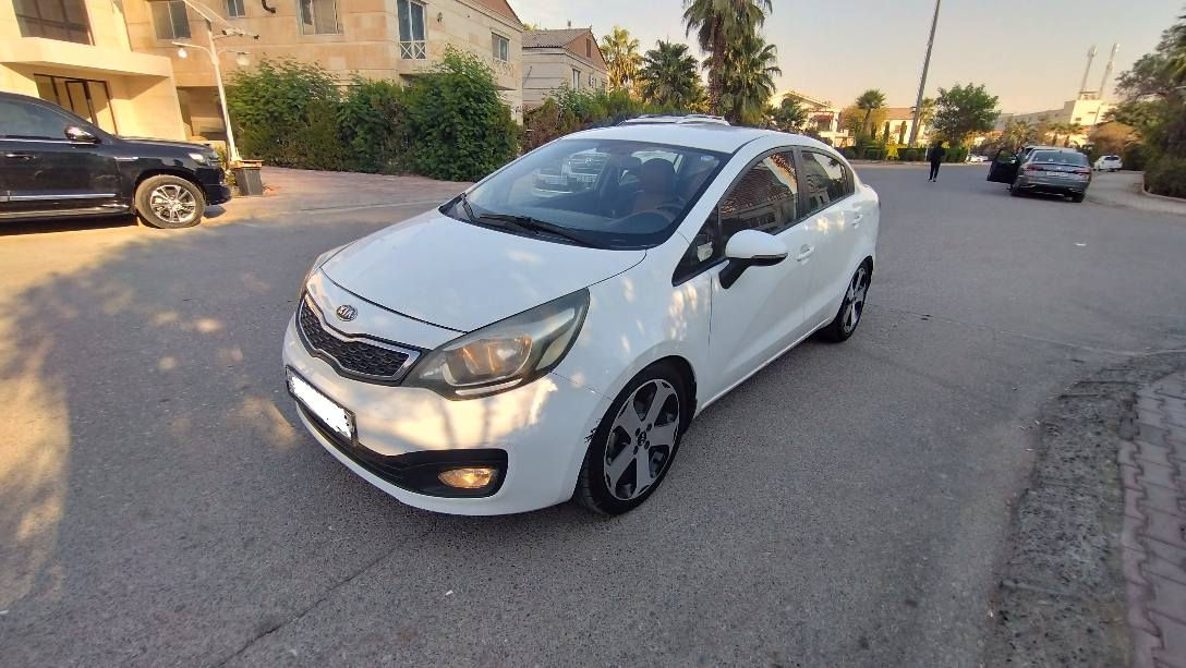 كيا ريو 2012  خليجي لون أبيض
مواصفات وسط
محرك ١٦٠٠ دوش
كير At 
تحكم ستيرن جهتين 
اشاير بالمري
مري شفط 
نظام Eco إقتصادي
كير مكينة تبريد كهربا كلو تمام
بيها قطعة صبغ نصف باب السائق
شوي بارد بالصفحة الثانية 
بدون دواخل 
موجود ورقة فحص سونار
تخم تواير نظيف
غرفة و فرش نظيف
رقم أربيل جديد
سنوية 2027
فحص و هزة ناجح 97% جديد 2026
السعر 94 بيها مجال شوي
السيارة جاهزة و تحويل تاني يوم

الشراي يتصل او واتس ***********
0️⃣7️⃣7️⃣7️⃣7️⃣4️⃣1️⃣3️⃣7️⃣5️⃣4️⃣
العنوان أربيل 
مكلف بالنشر أربيل, العراق
