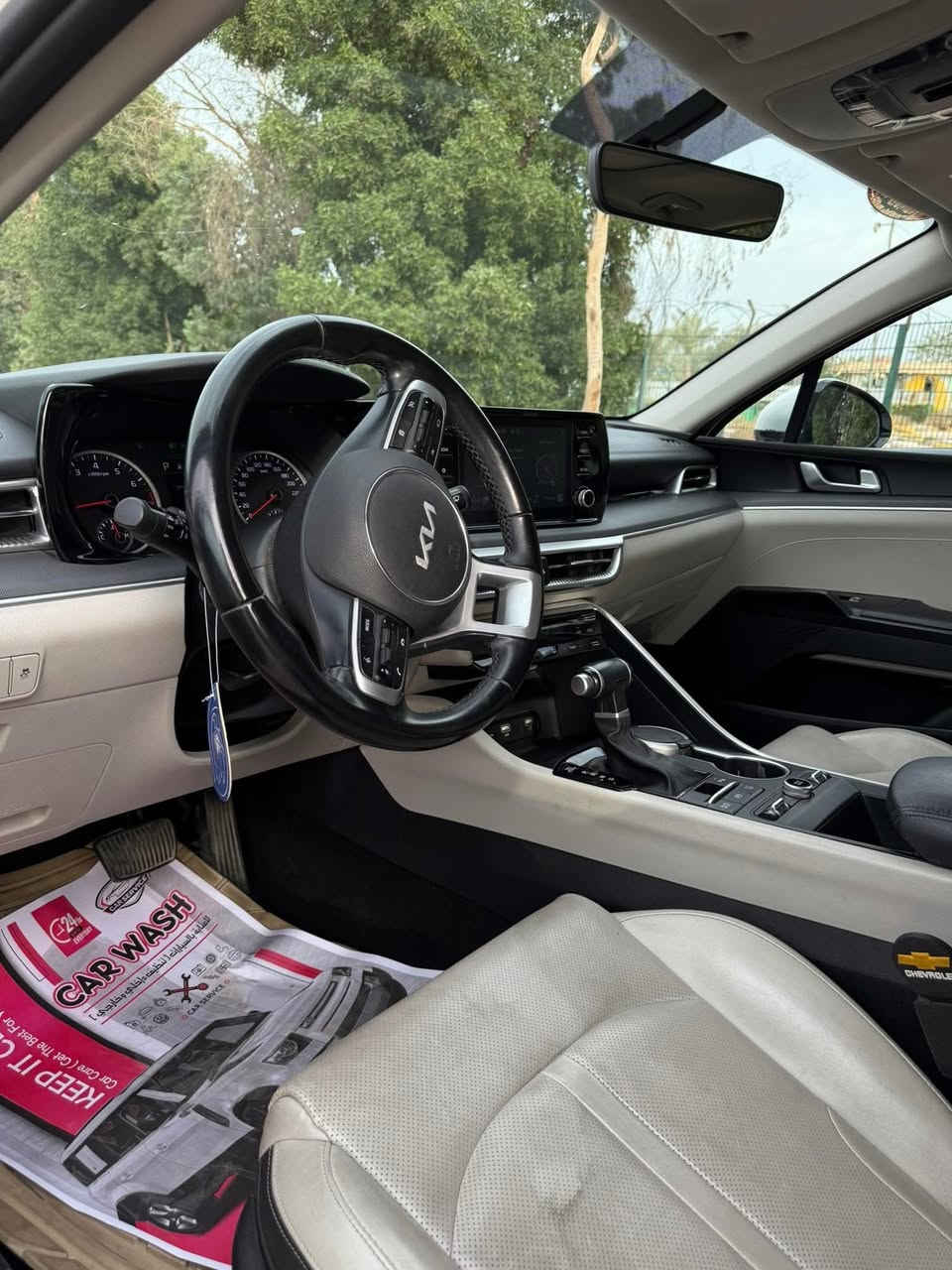 للبيــع كيـا K5 (خــليجـي) الموديل 2022 فـول مـواصفـات بـانورما كشنات جلد كشنات تدفئة بصمة مثبت سرعة كروز داخل بيج ماشية 65.000 سيارة نضيفة حيل وبيها بعد جثير مواصفات مو مذكورة السيارة بيها فقط بارد مكانين قليل حيل بدون صبغ الباقي كله مكفول الـعنوان الـمـوصل 
السعر خاص 
رقم الموبايل ***********
